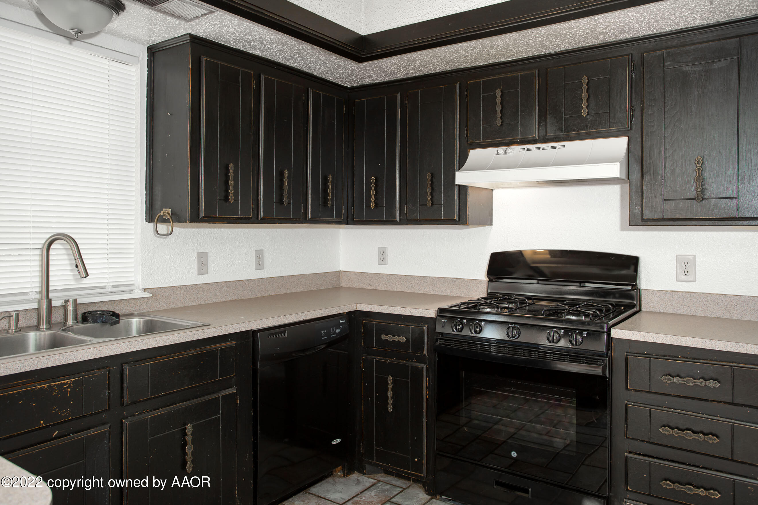 3001 Shores Court Amarillo, TX 79110 - Photo 10 of 27 Kitchen