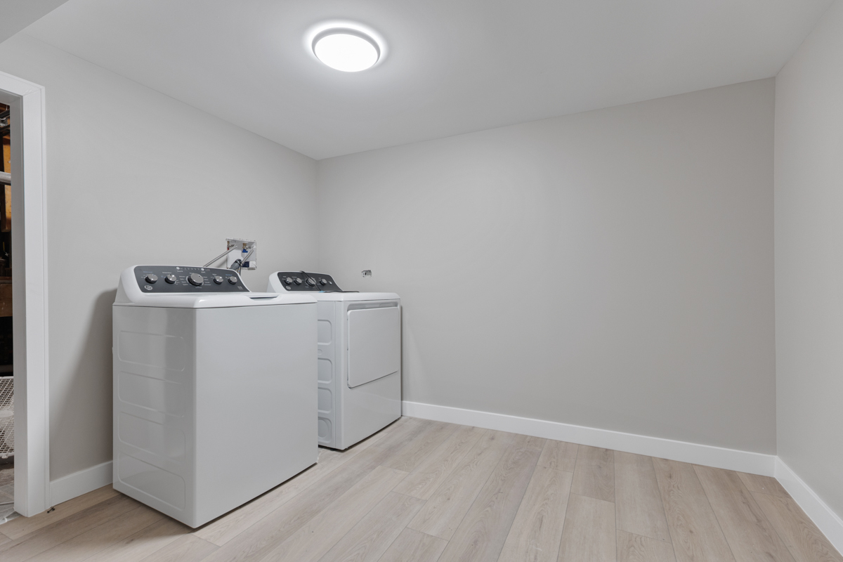 9446 Magnolia Avenue Mokena, IL 60448 - Photo 28 of 38 a utility room with dryer and washer