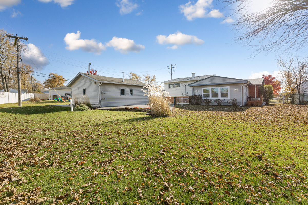 9446 Magnolia Avenue Mokena, IL 60448 - Photo 33 of 38 a view of a house with a yard