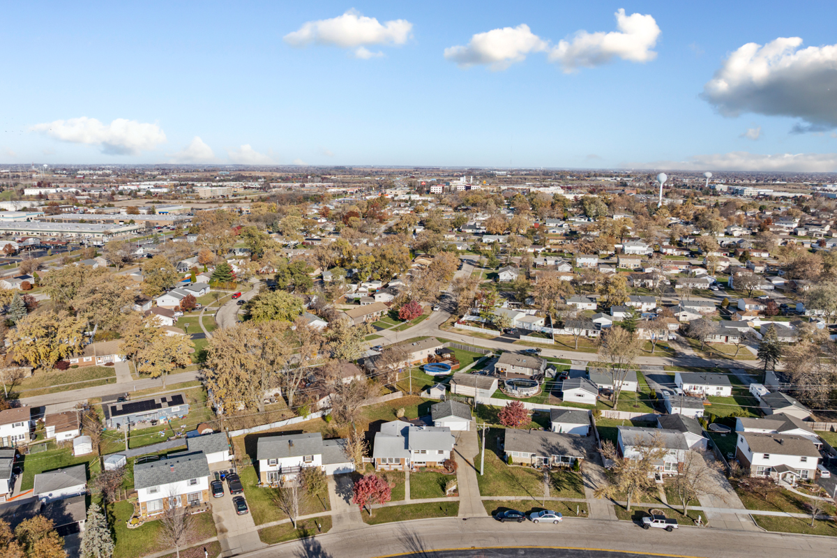 9446 Magnolia Avenue Mokena, IL 60448 - Photo 4 of 38 an aerial view of a city