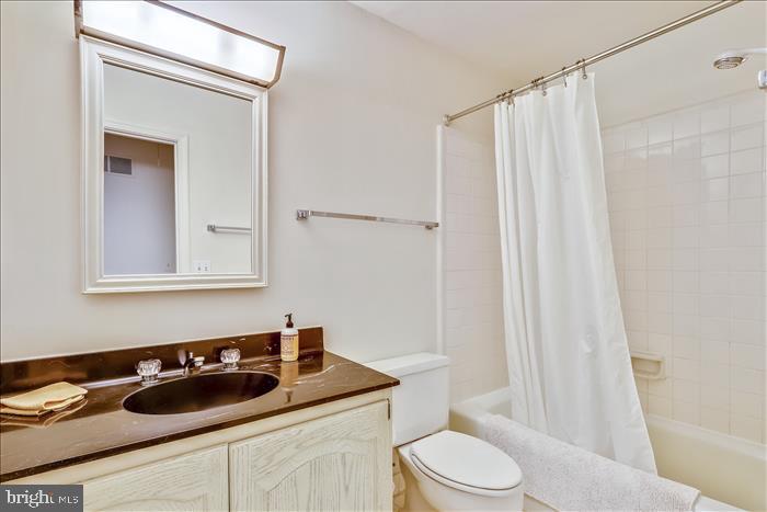 4209 48th Place Northwest Washington, DC 20016 - Photo 19 of 40 Upstairs hall bath