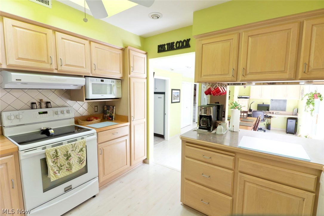 21625 Mastick Road Cleveland, OH 44126 - Photo 9 of 35