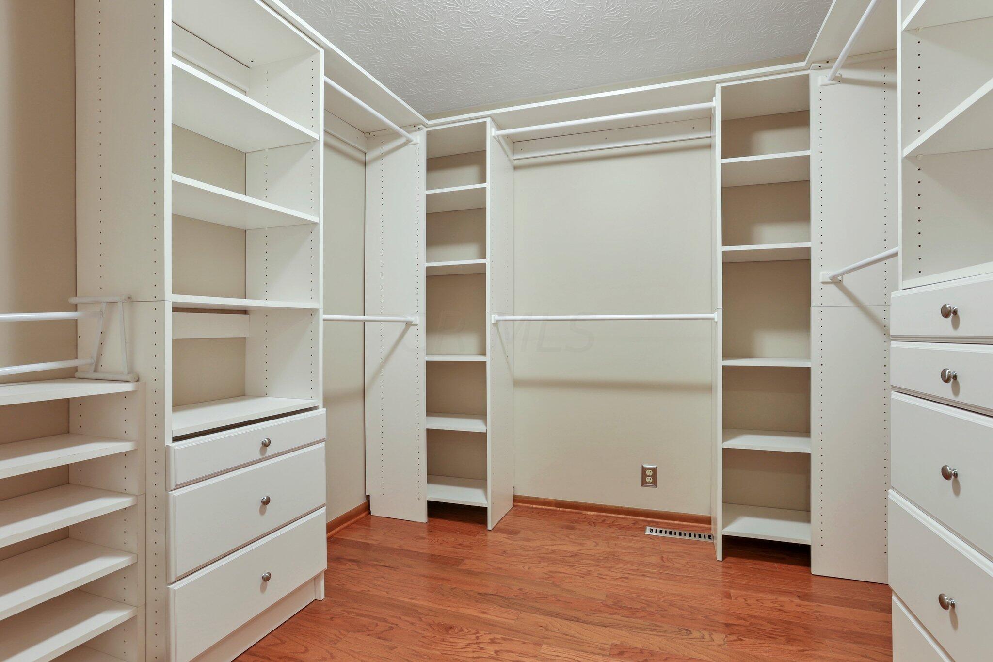 5611 Wilcox Road Dublin, OH 43016 - Photo 27 of 48 Master Closet