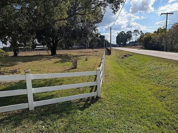 4402 Gallagher Road Plant City, FL 33565 - Photo 37 of 42 a view of a garden with large trees