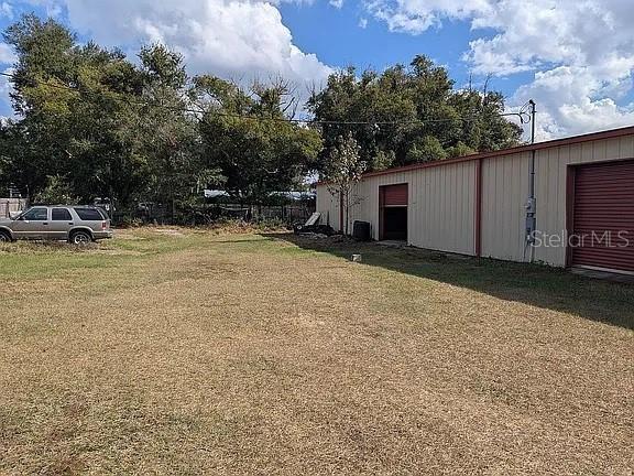 4402 Gallagher Road Plant City, FL 33565 - Photo 39 of 42 a backyard of a house with table and chairs