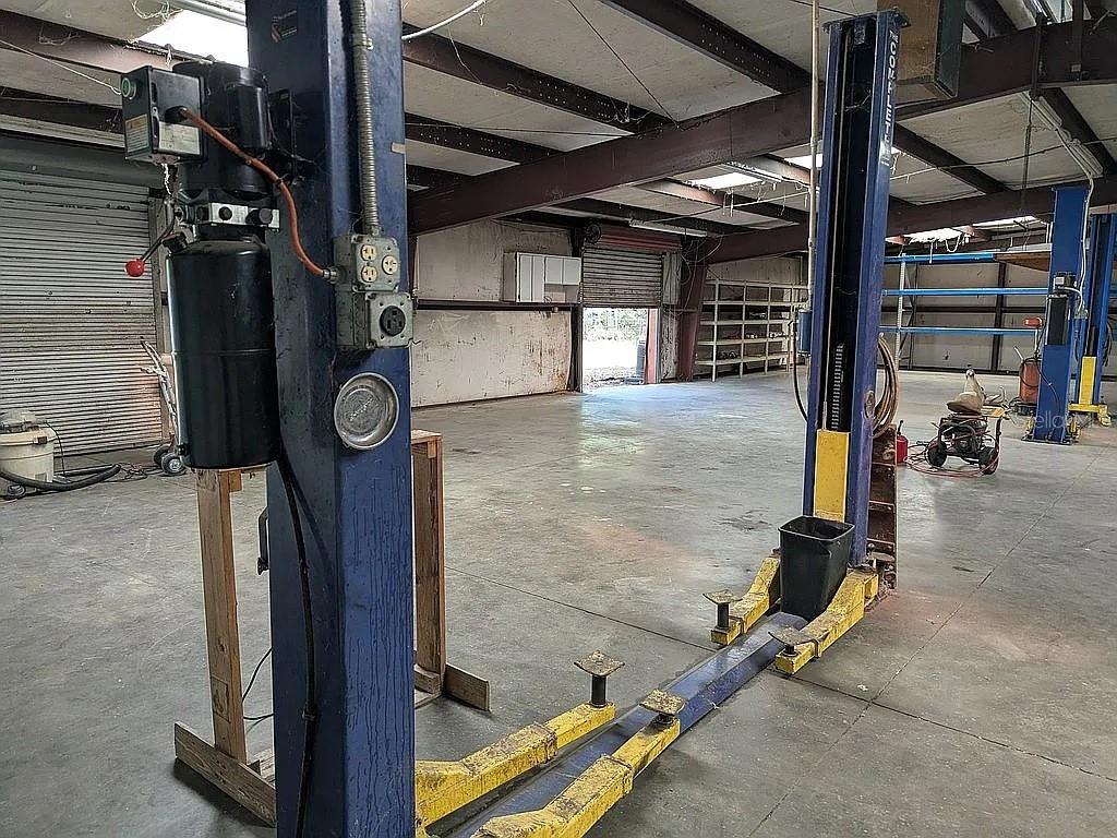 4402 Gallagher Road Plant City, FL 33565 - Photo 8 of 42 a view of a room with gym equipment