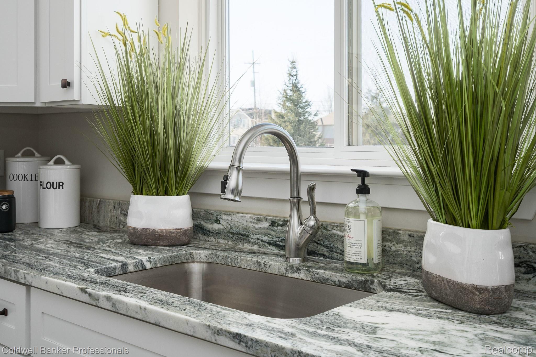 1085 Birkshire Ridge Rochester, MI 48307 - Photo 16 of 34 Stainless undermount sink with premium fixtures
