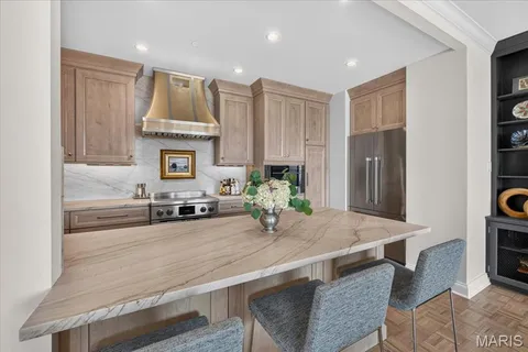 $749,000 | 816 South Hanley Road, Unit 15B, Clayton, MO 63105