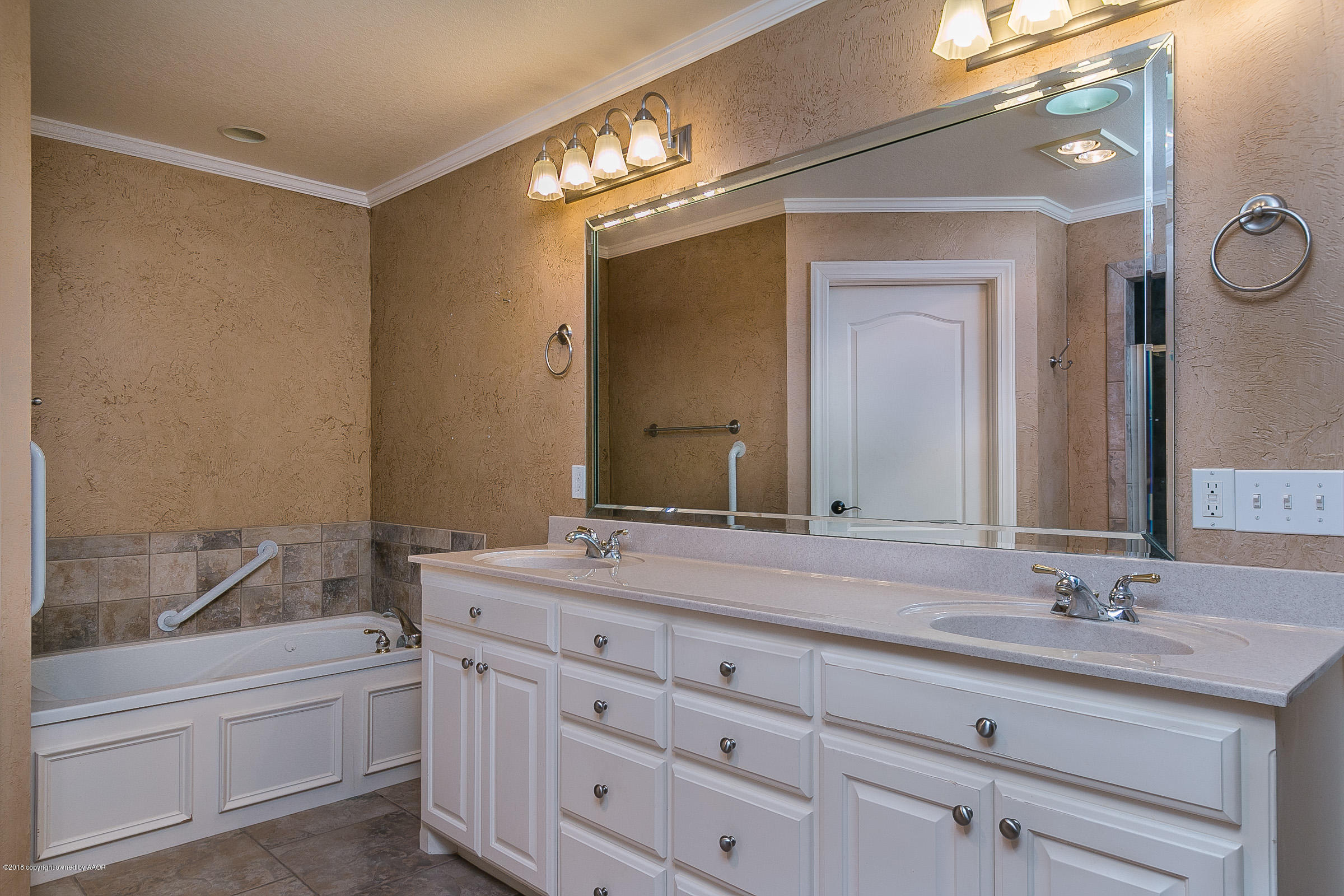 4806 Wesley Road Amarillo, TX 79119 - Photo 14 of 24 014_Master Bathroom 2