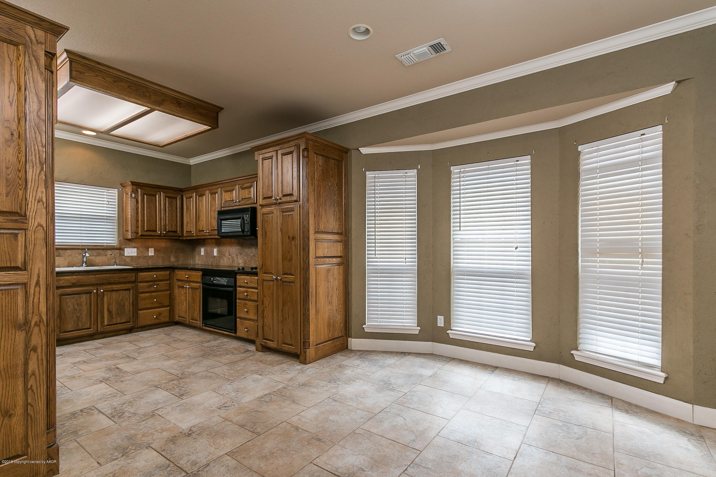 4806 Wesley Road Amarillo, TX 79119 - Photo 10 of 24 010_Breakfast Room and Kitchen