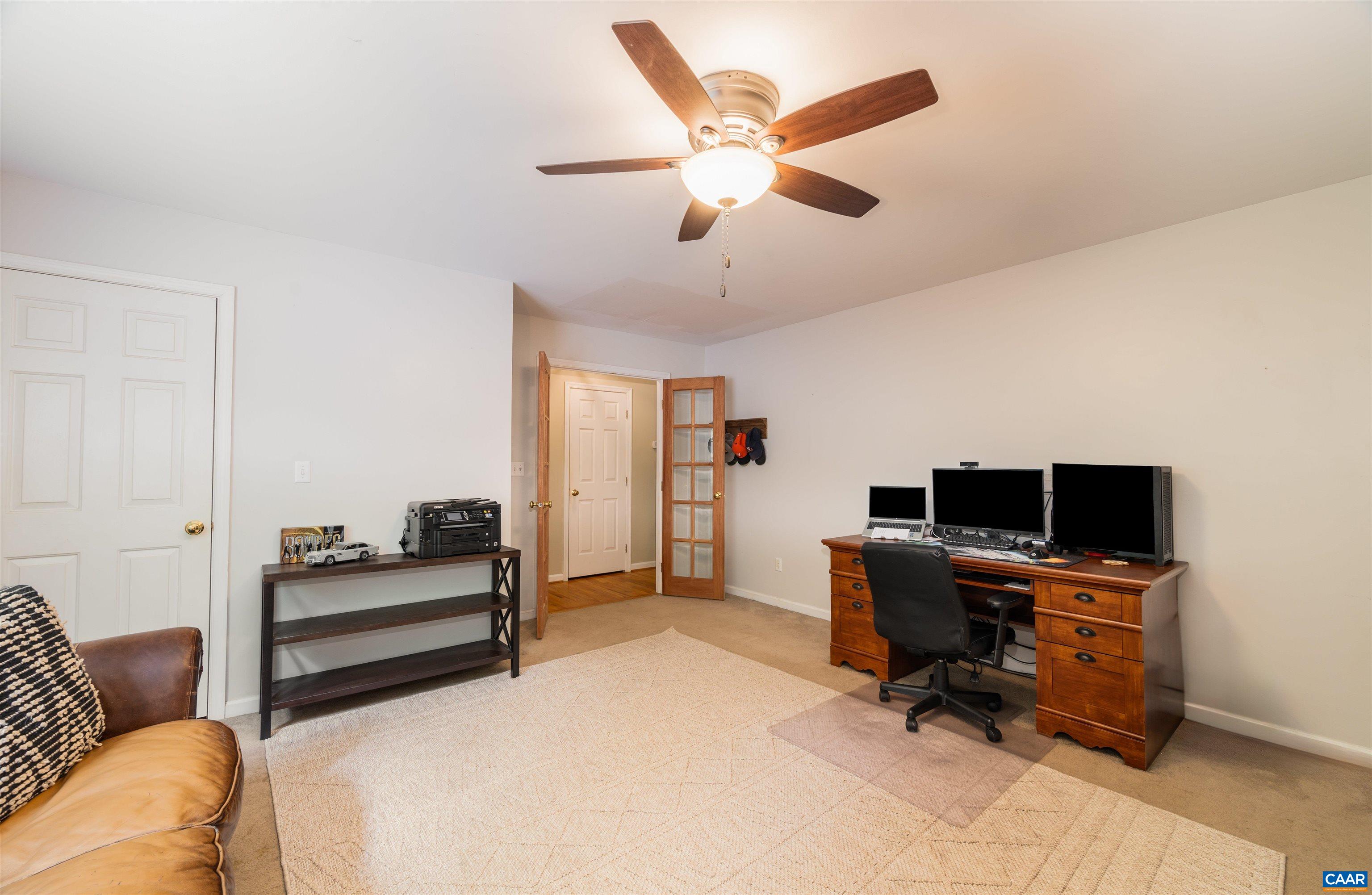 31 Zephyr Road Palmyra, VA 22963 - Photo 20 of 44 a livingroom with workspace and a window