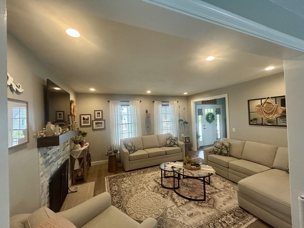 10 Dean Street Hudson, MA 01749 - Photo 25 of 40