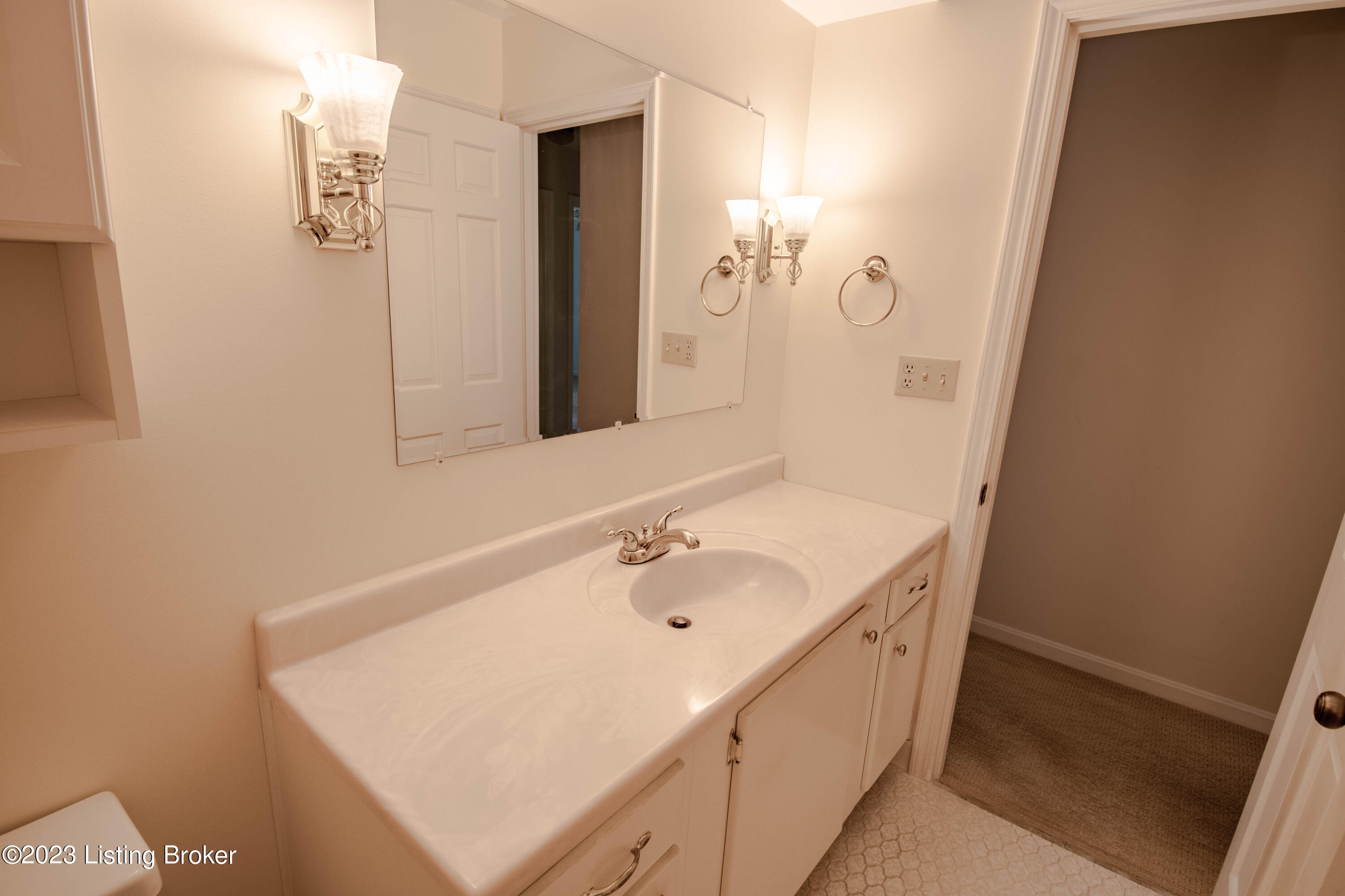 9802 Reynolda Road Louisville, KY 40223 - Photo 33 of 40 DSC_6056-HDR