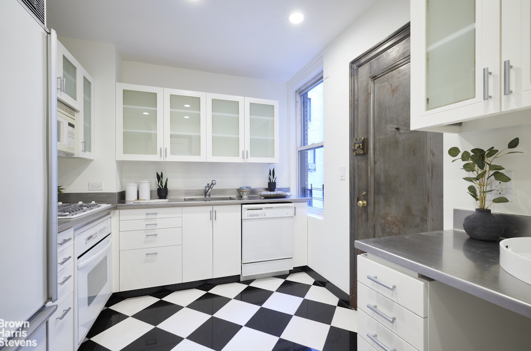 3 East 77th Street, Unit 8B Manhattan, NY 10075 - Photo 6 of 8