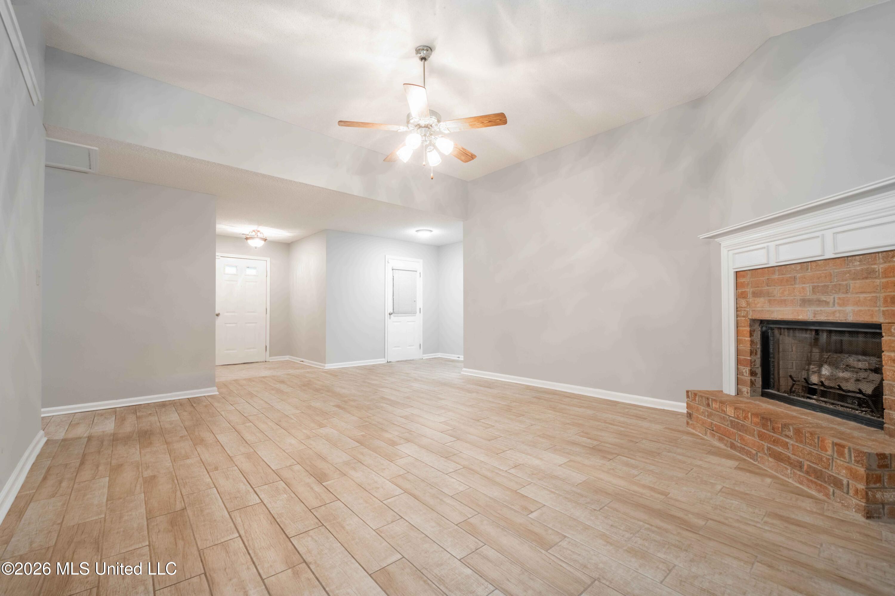 5860 Ridgetop Drive Horn Lake, MS 38637 - Photo 4 of 25 Interior-4