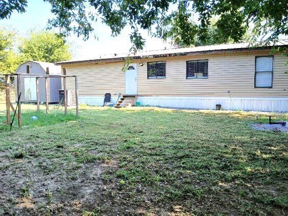9153 Bouncer Road Quinlan, TX 75474 - Photo 20 of 27 a backyard of a house with table and chairs