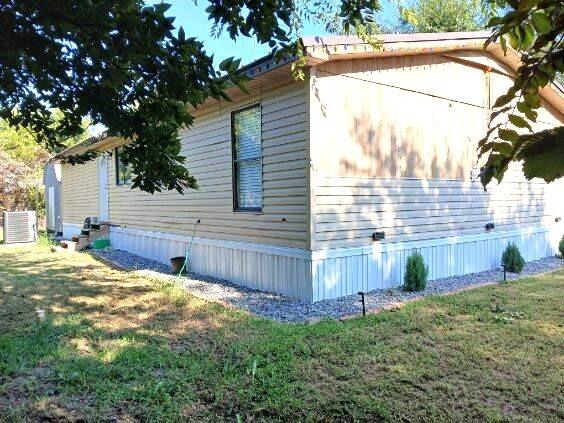9153 Bouncer Road Quinlan, TX 75474 - Photo 22 of 27 a view of a backyard with a tree