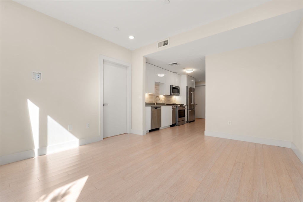 121 Portland Street, Unit 708 Boston, MA 02114 - Photo 24 of 36