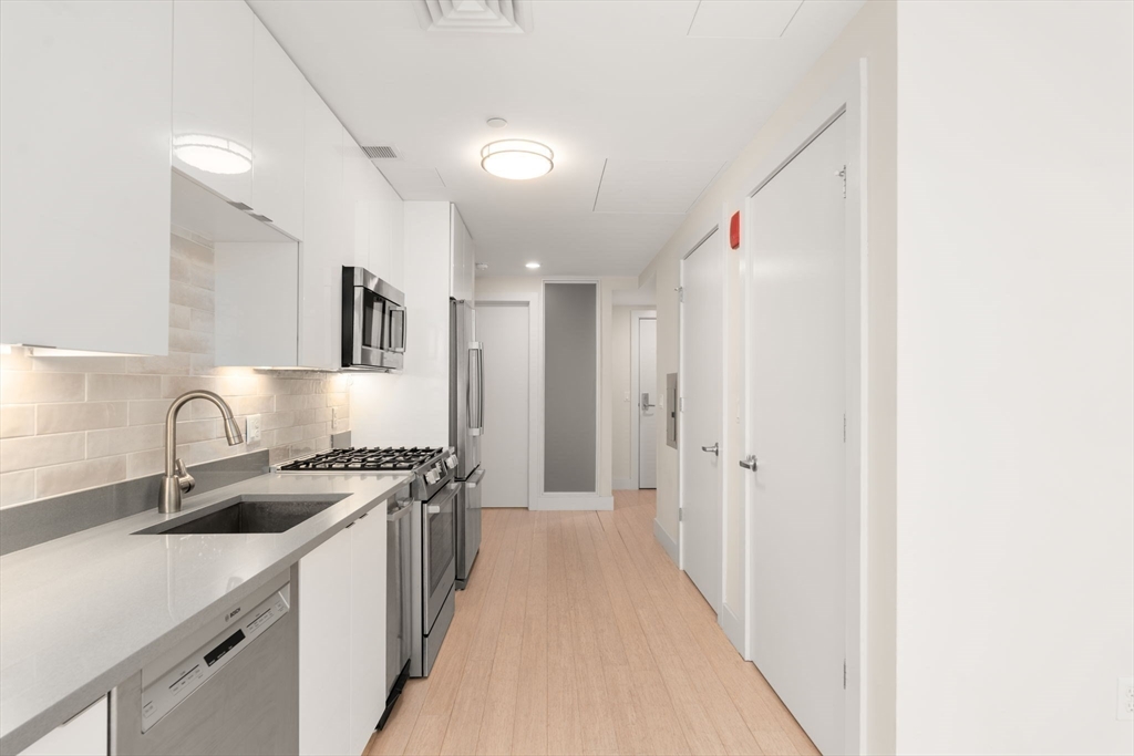 121 Portland Street, Unit 708 Boston, MA 02114 - Photo 25 of 36