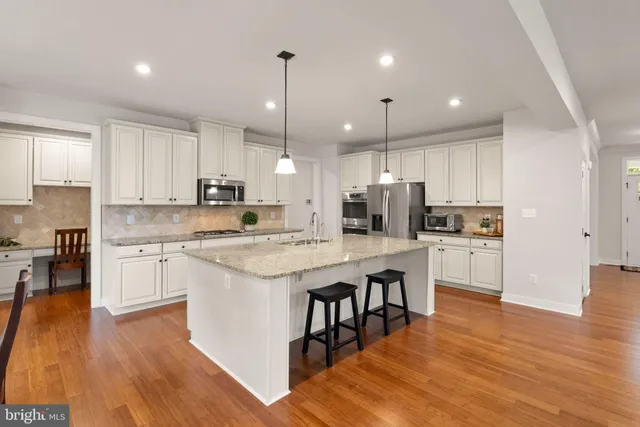 $998,000 | 7483 Lake Willow Court, Warrenton, VA 20187