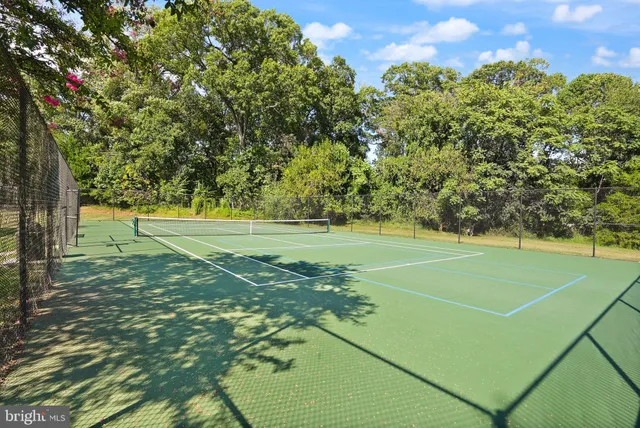 $998,000 | 7483 Lake Willow Court, Warrenton, VA 20187