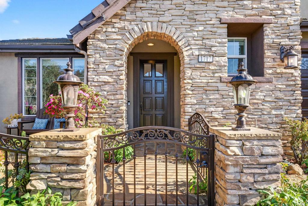 1717 Tara Way San Marcos, CA 92078 - Photo 7 of 65