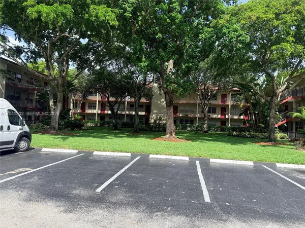 $1,600 | Century Village, Pembroke Pines, FL 33027