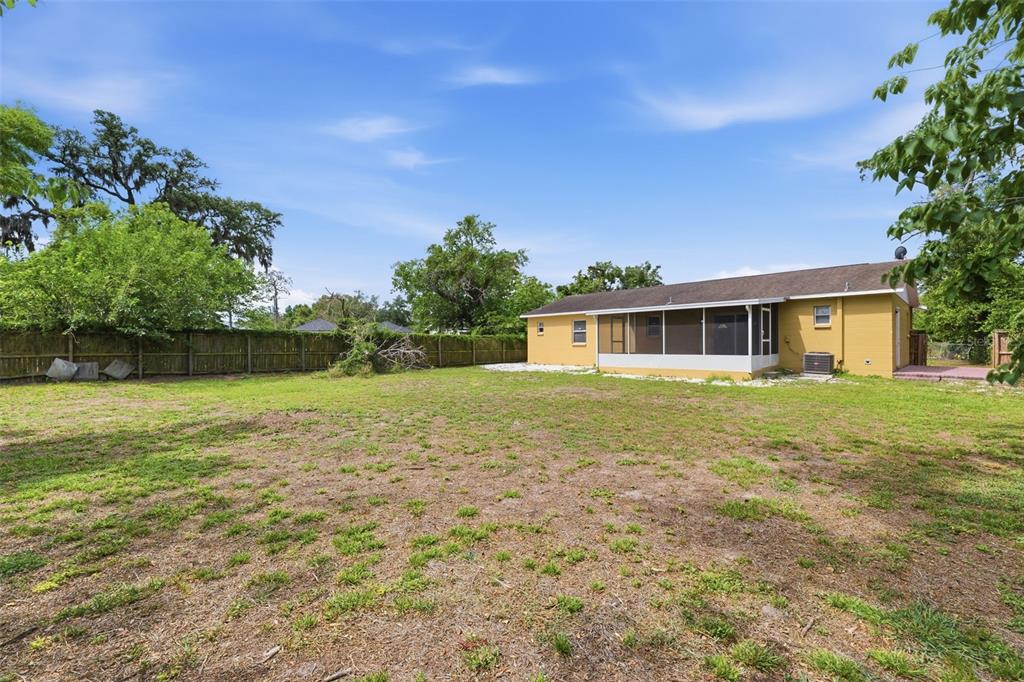9707 Mary Avenue Tampa, FL 33612 - Photo 28 of 31