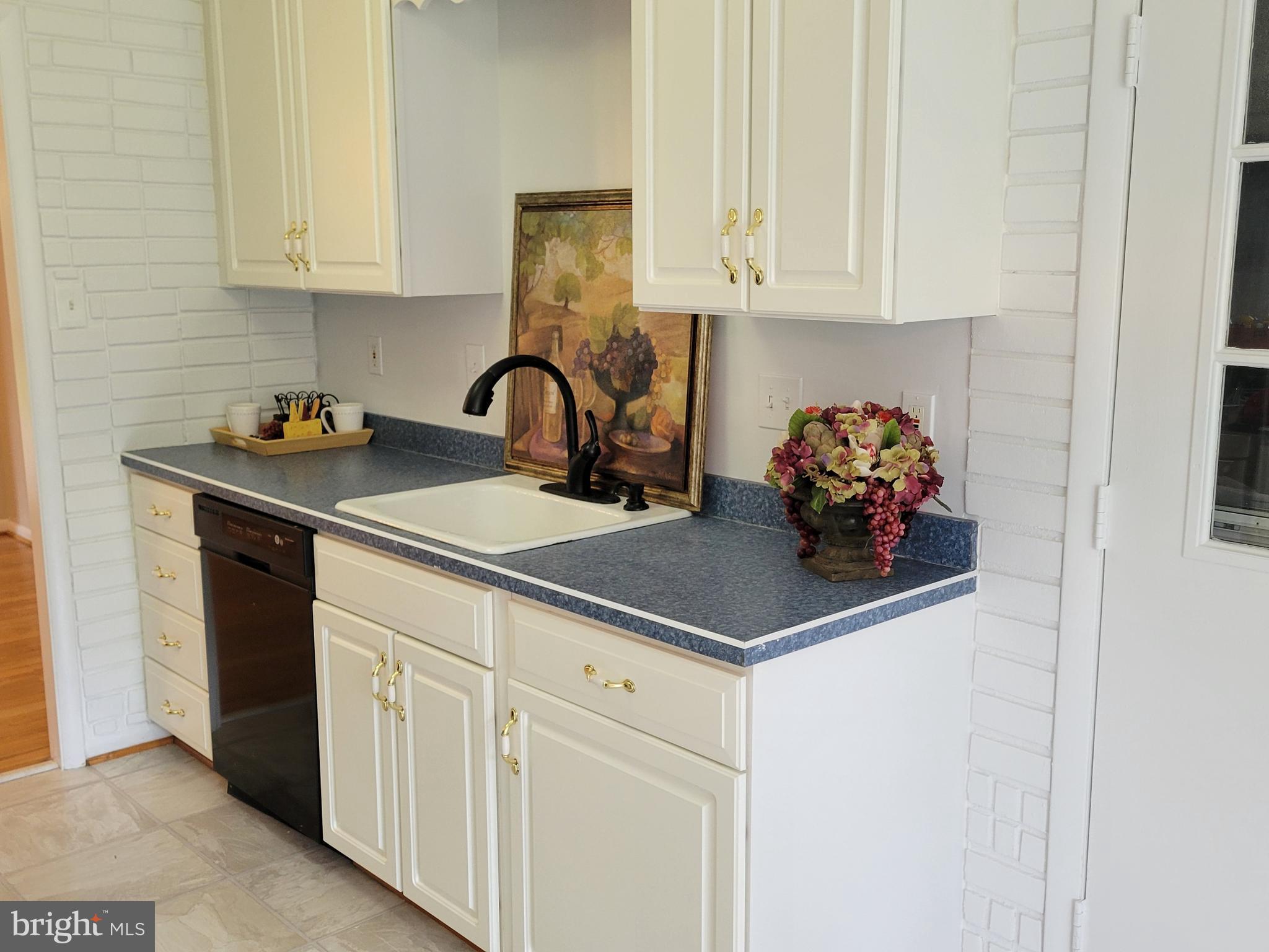 6136 Loventree Road Columbia, MD 21044 - Photo 2 of 10 Kitchen