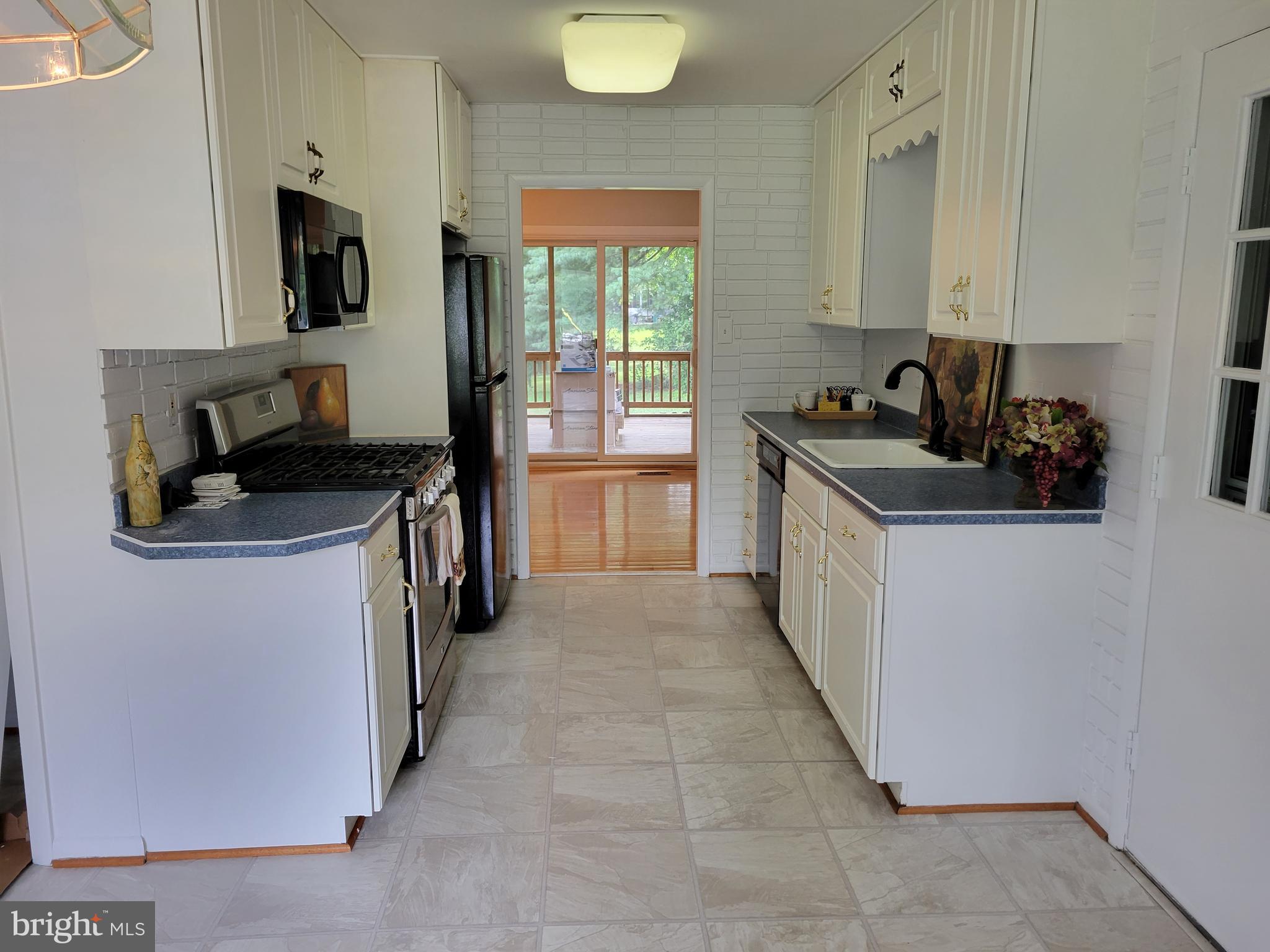6136 Loventree Road Columbia, MD 21044 - Photo 4 of 10 Kitchen