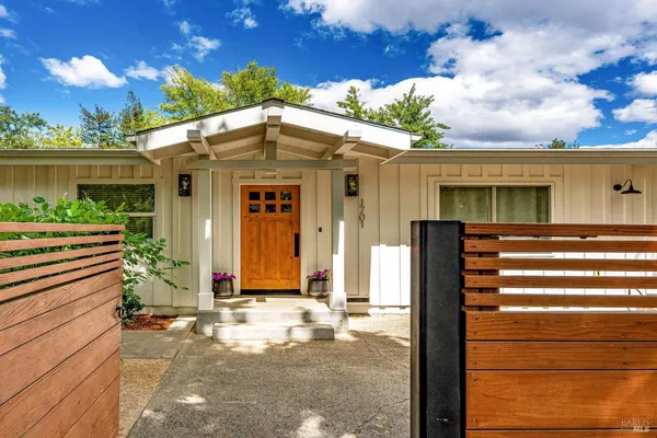 $1,100,000 | 1701 North Oak Street, Calistoga, CA 94515