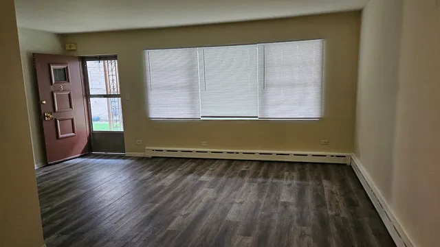 $1,150 | 3529 South Harlem Avenue, Unit 8, Berwyn, IL 60402