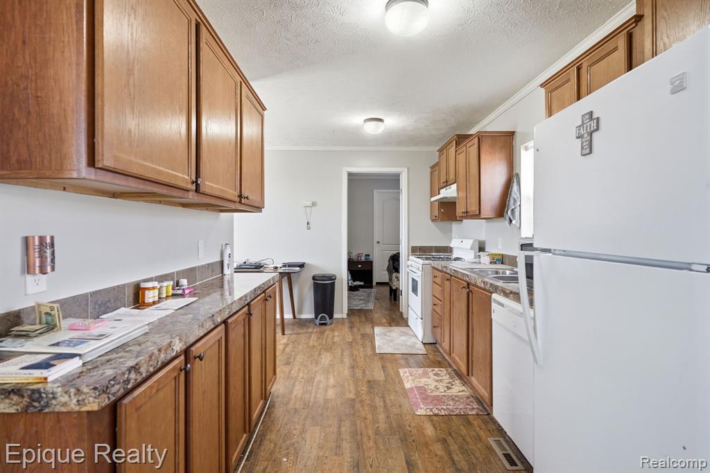 16031 Beech Daly Road Taylor, MI 48180 - Photo 10 of 21