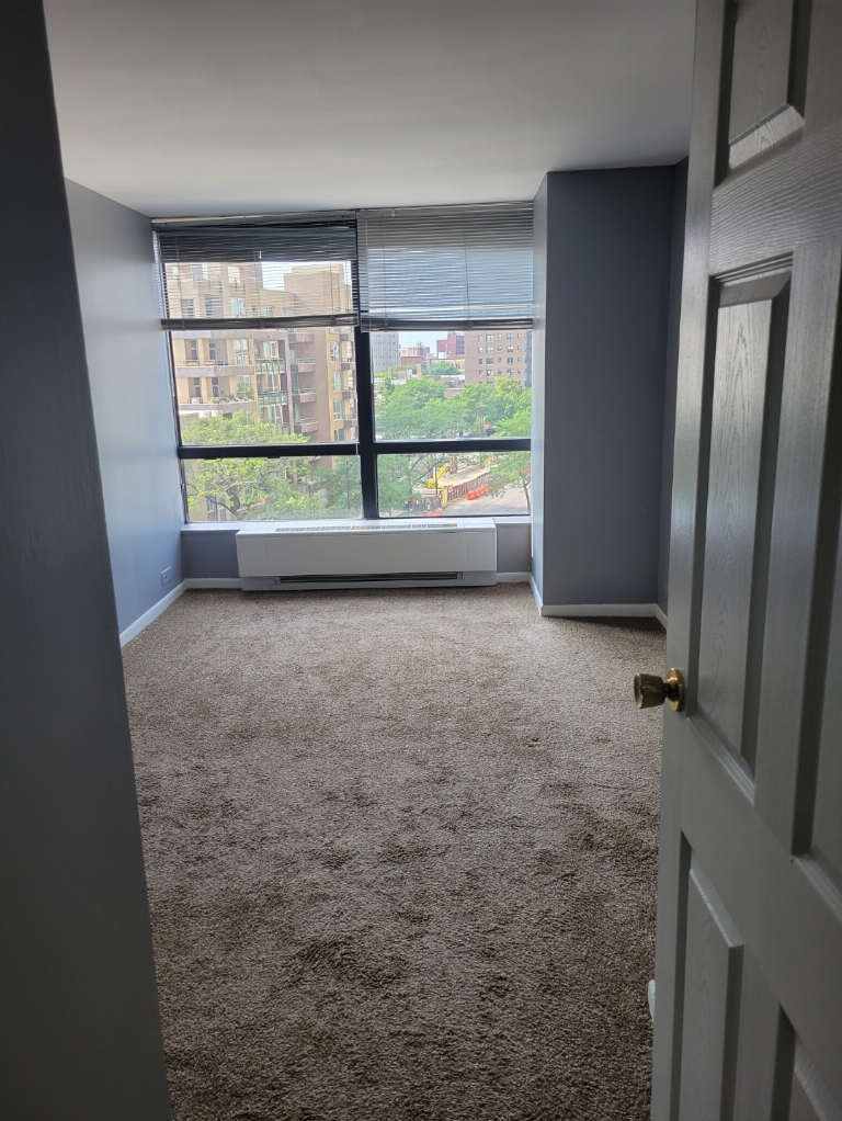 5415 North Sheridan Road, Unit 609 Chicago, IL 60640 - Photo 12 of 25 a view of an empty room with a window