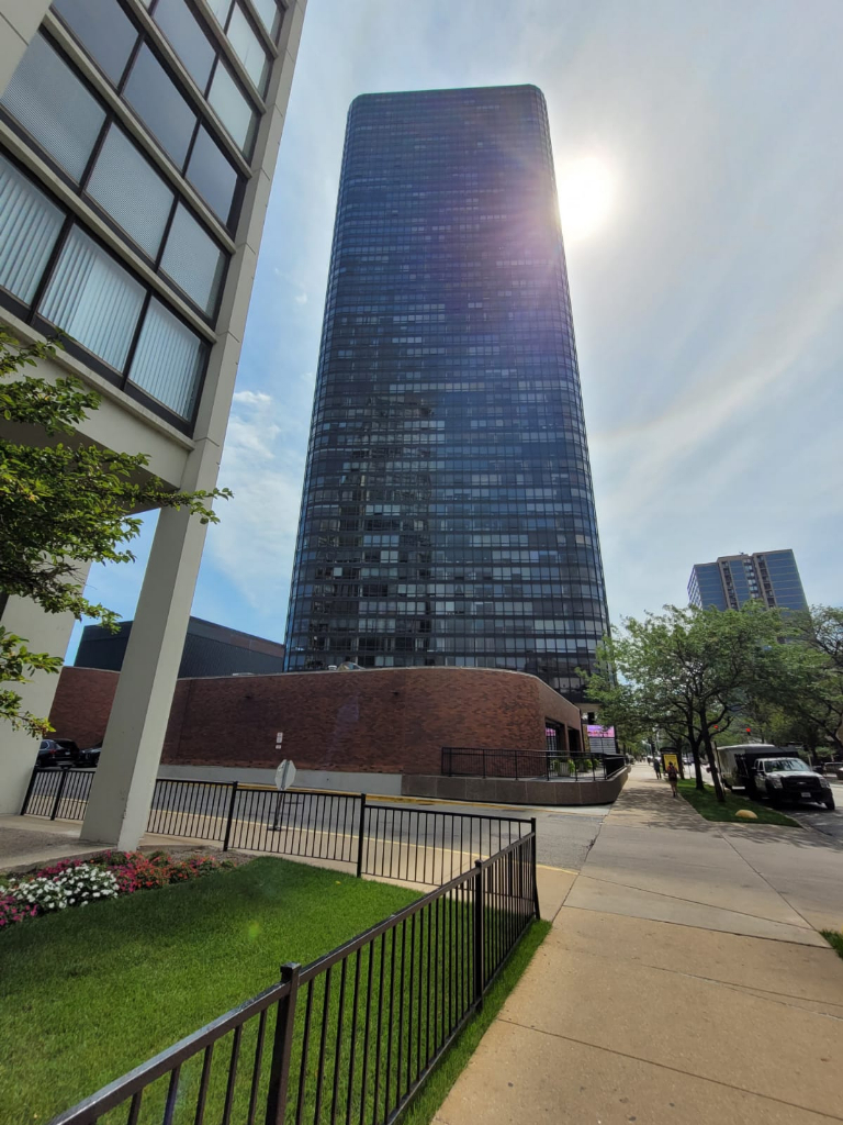 5415 North Sheridan Road, Unit 609 Chicago, IL 60640 - Photo 2 of 25 a front view of a house