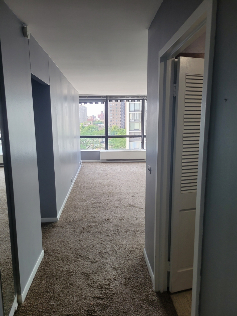 5415 North Sheridan Road, Unit 609 Chicago, IL 60640 - Photo 22 of 25 a view of hallway with two large windows