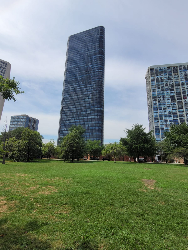 5415 North Sheridan Road, Unit 609 Chicago, IL 60640 - Photo 3 of 25 a view of a building with garden space