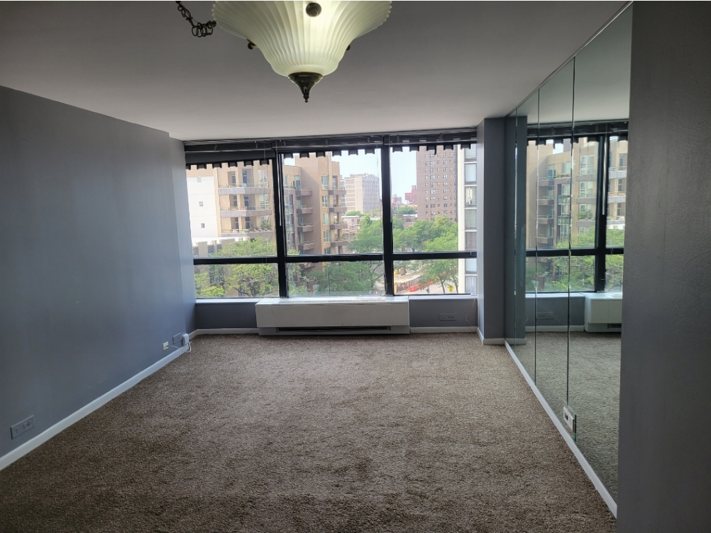 5415 North Sheridan Road, Unit 609 Chicago, IL 60640 - Photo 7 of 25 an empty room with a large window