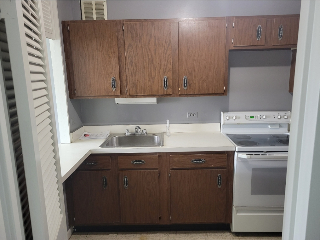 5415 North Sheridan Road, Unit 609 Chicago, IL 60640 - Photo 9 of 25 a utility room with a sink