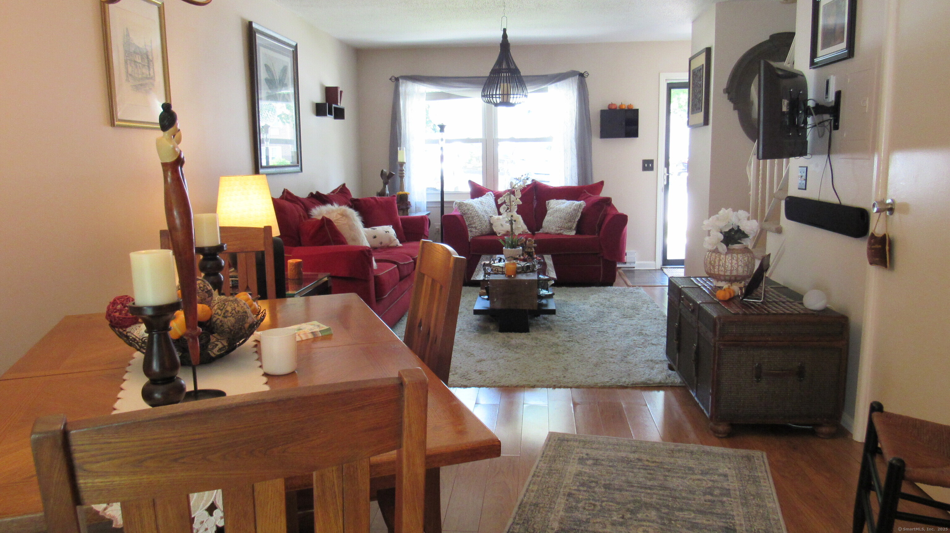 27 Surrey Lane, Unit 27 Torrington, CT 06790 - Photo 13 of 30 a living room with furniture bathtub and a chandelier