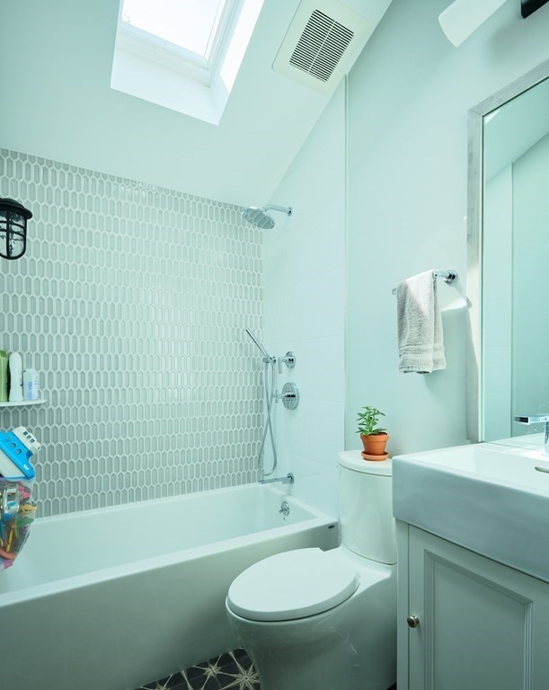 2 Chetwynd Road, Unit 1 Cambridge, MA 02140 - Photo 13 of 19 Gallery Image 13