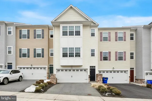 $415,000 | 640 Jacobsen Circle, Newark, DE 19702