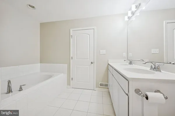 $415,000 | 640 Jacobsen Circle, Newark, DE 19702