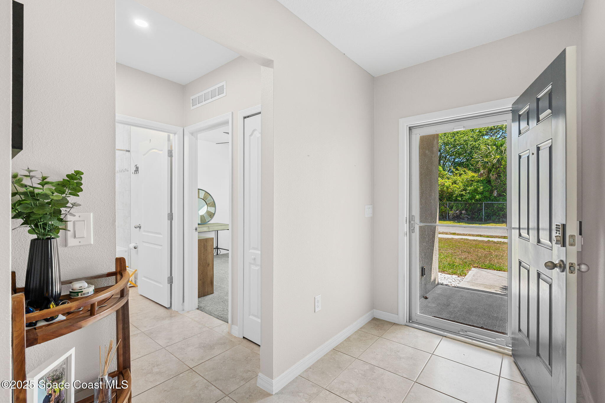 6162 Rena Avenue Cocoa, FL 32927 - Photo 3 of 42 Foyer