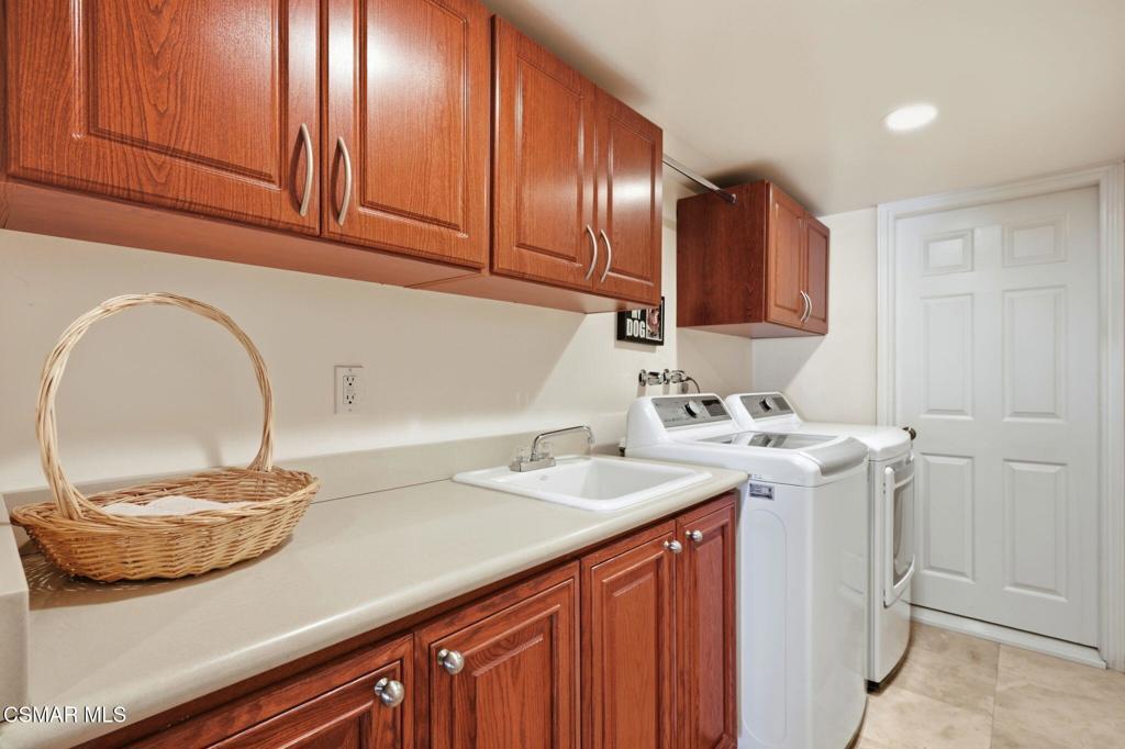 3279 Avenida Simi Simi Valley, CA 93063 - Photo 29 of 47