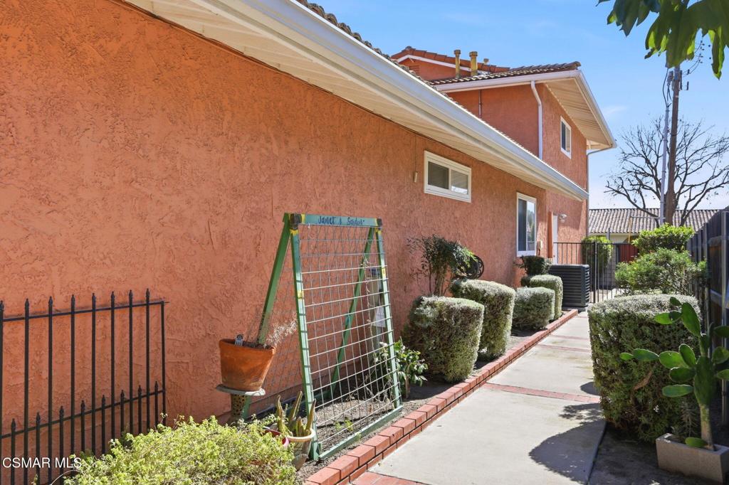 3279 Avenida Simi Simi Valley, CA 93063 - Photo 45 of 47