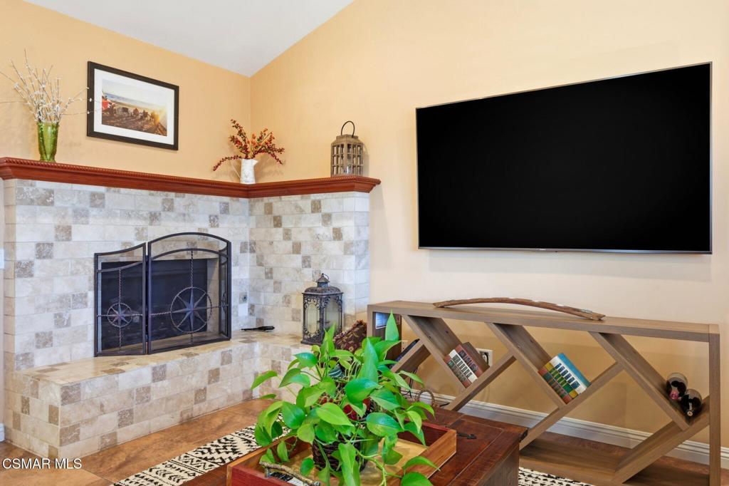 3279 Avenida Simi Simi Valley, CA 93063 - Photo 5 of 47