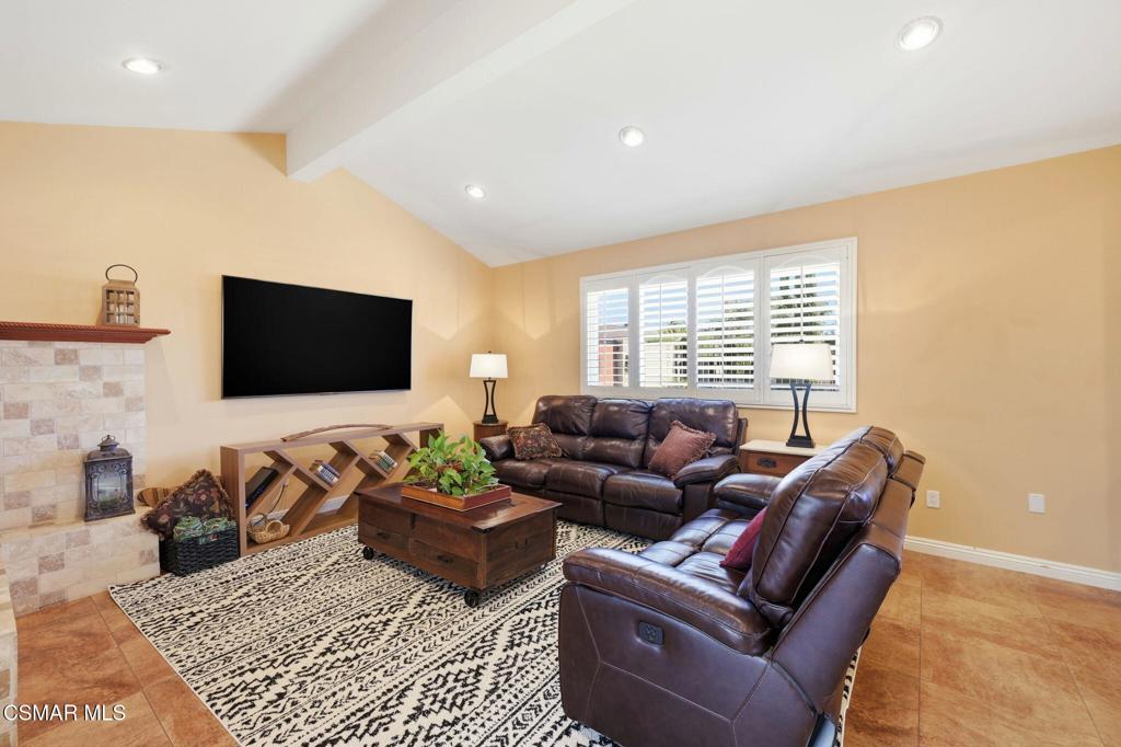 3279 Avenida Simi Simi Valley, CA 93063 - Photo 6 of 47