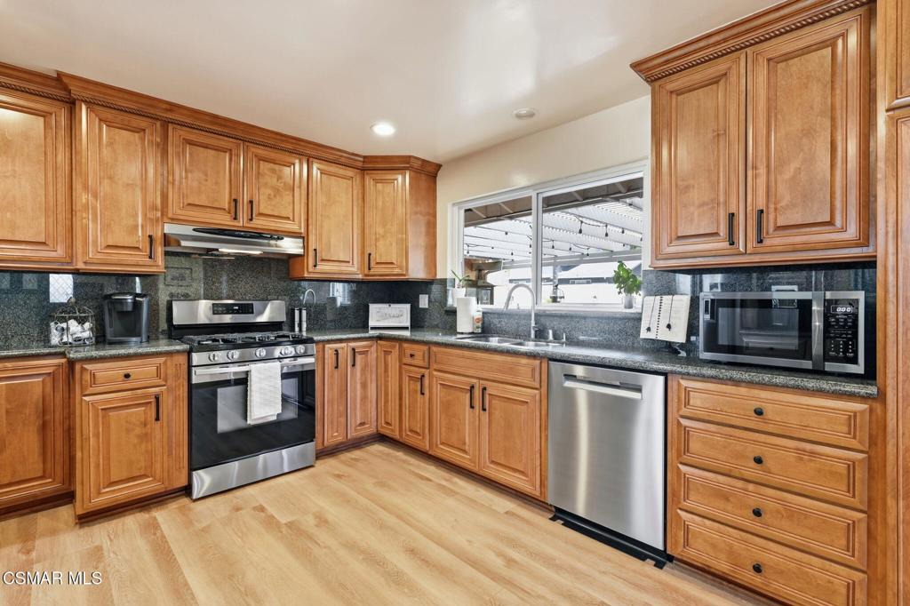 3279 Avenida Simi Simi Valley, CA 93063 - Photo 7 of 47