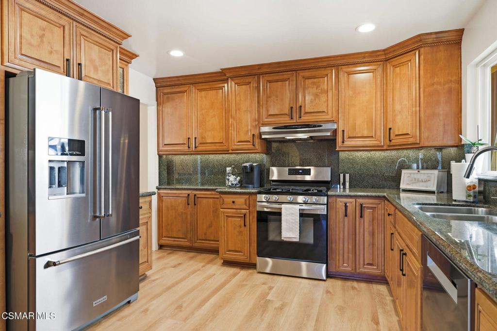 3279 Avenida Simi Simi Valley, CA 93063 - Photo 8 of 47